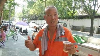 卖瓜老板现场吃瓜视频,揭秘卖瓜老板的瓜果新鲜秘诀！