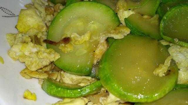 茭瓜如何快速切开吃视频,茭瓜快速切开技巧